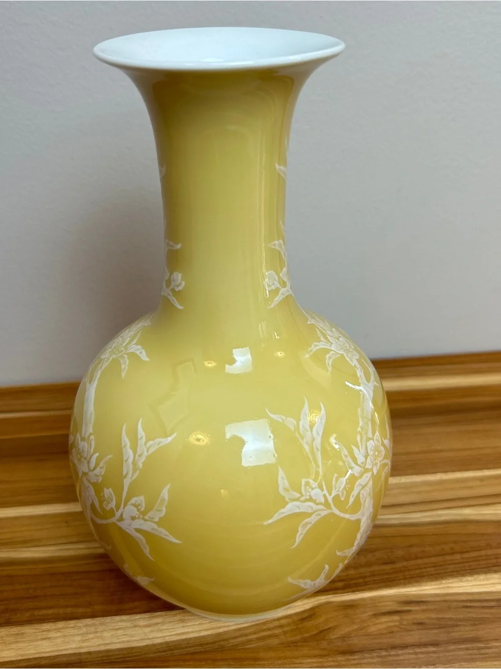 Vintage Chinese Monochrome Yellow Glaze Porcelain Vase - Picture 2 of 10